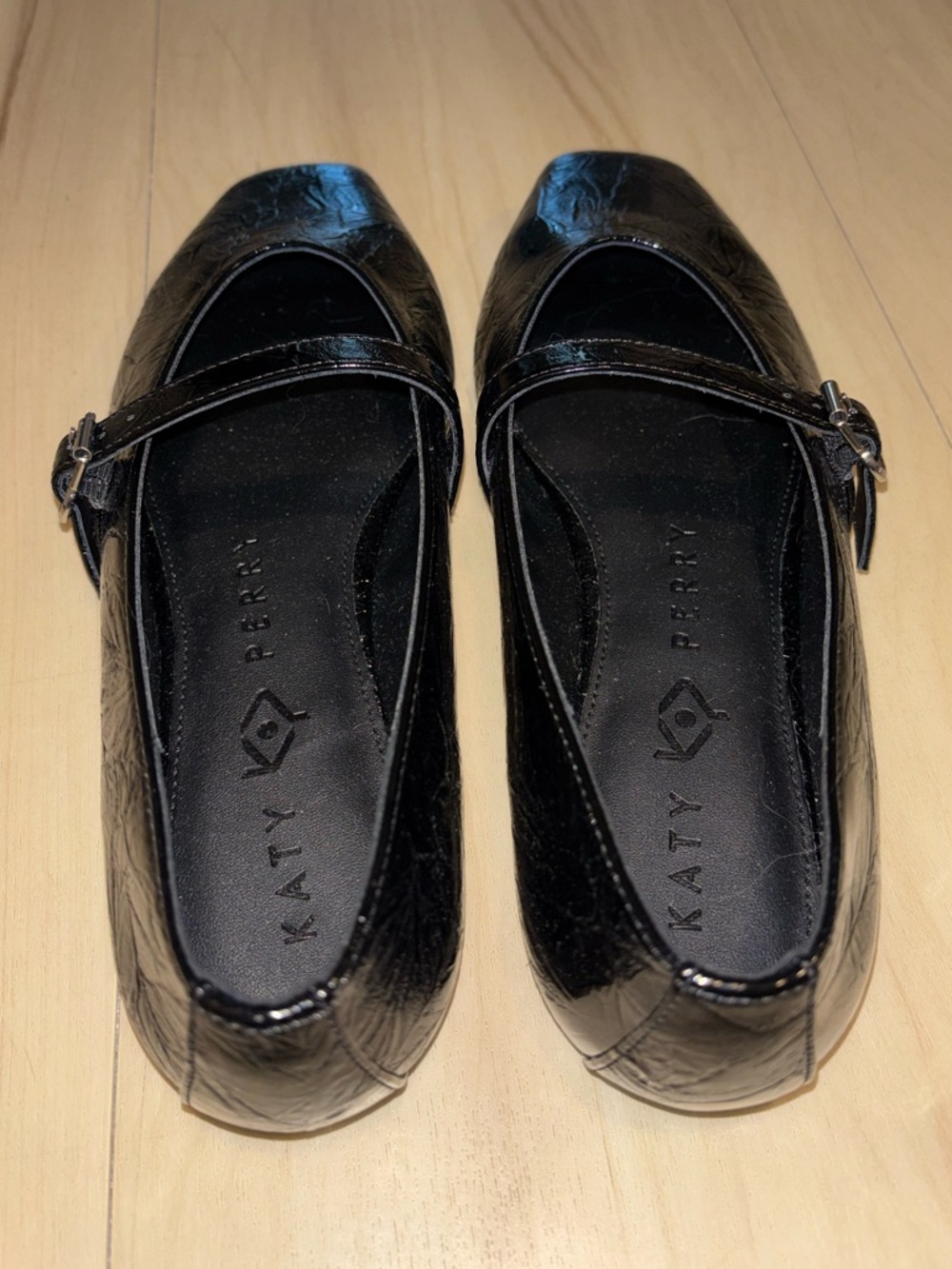 Katy Perry Black Mary Jane Flats w Crinkled Sheen Finish - Women’s 10US - NWOT - Picture 4 of 6